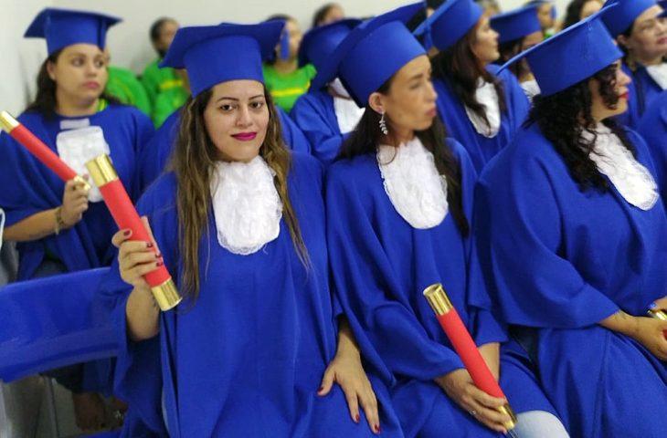 Do fundamental ao superior, mulheres encontram na educação ofertada em presídio esperança de nova vida.