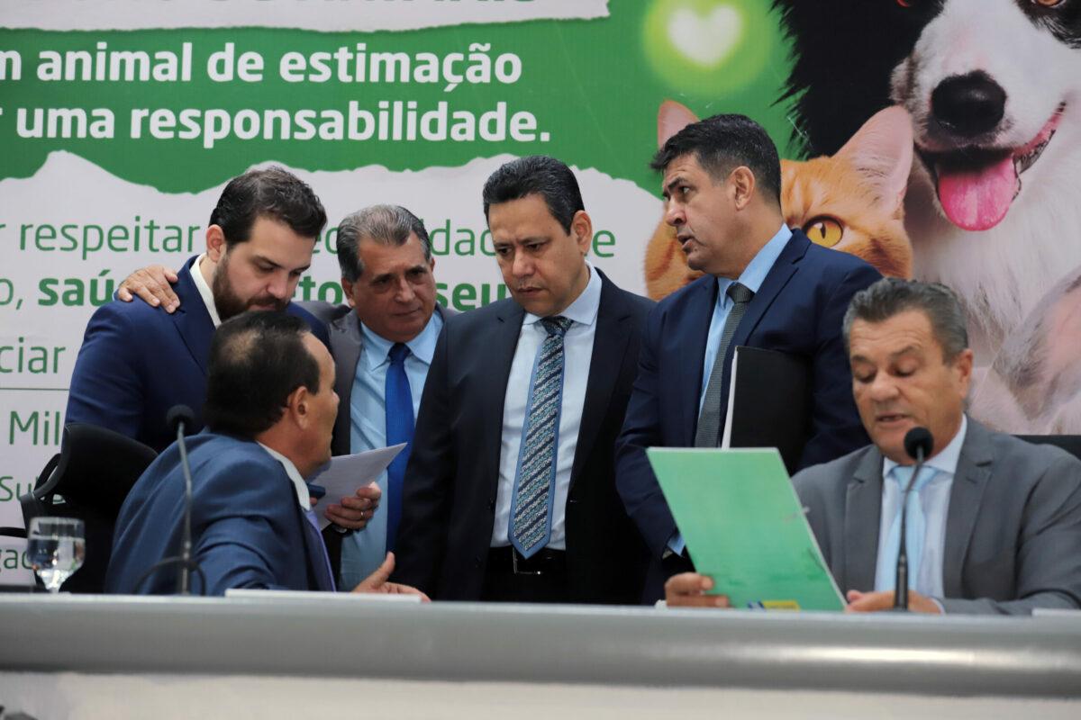 Câmara paga 881% mais caro que Assembleia e torrará R$ 2,7 mi com painel de votação.