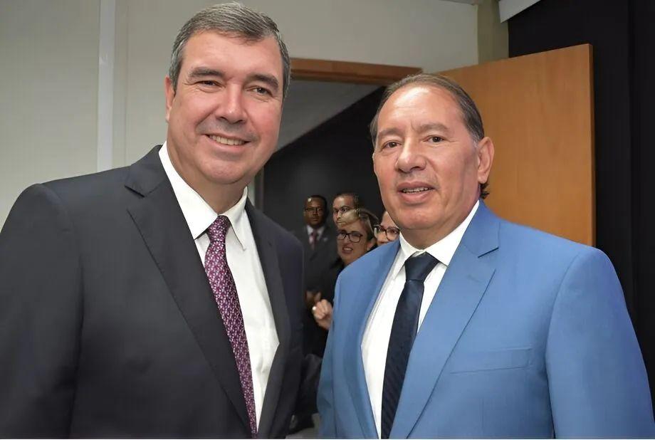 Governador Eduardo Riedel encaminha projeto para redução de 33% na cobrança de taxas cartorárias.