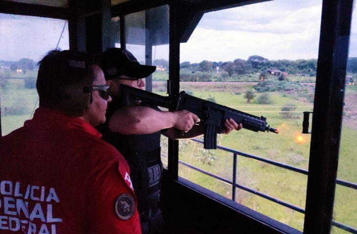 Policiais penais de Dourados se aperfeiçoam em técnicas de combate em torre para atuação em caso de ataques externos.