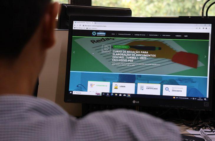 Servidores de MS podem se graduar em Gestão Pública gratuitamente em parceria entre Escolagov e UEMS.