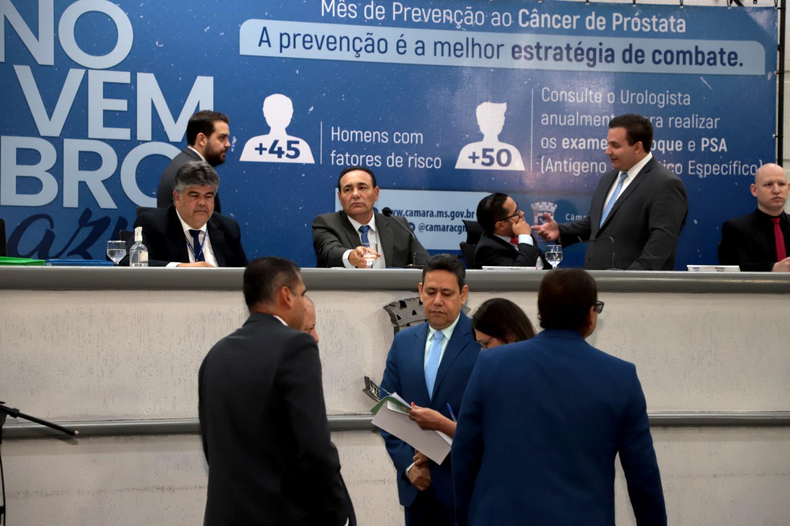 Vereadores analisam quatro projetos na sessão desta terça-feira.