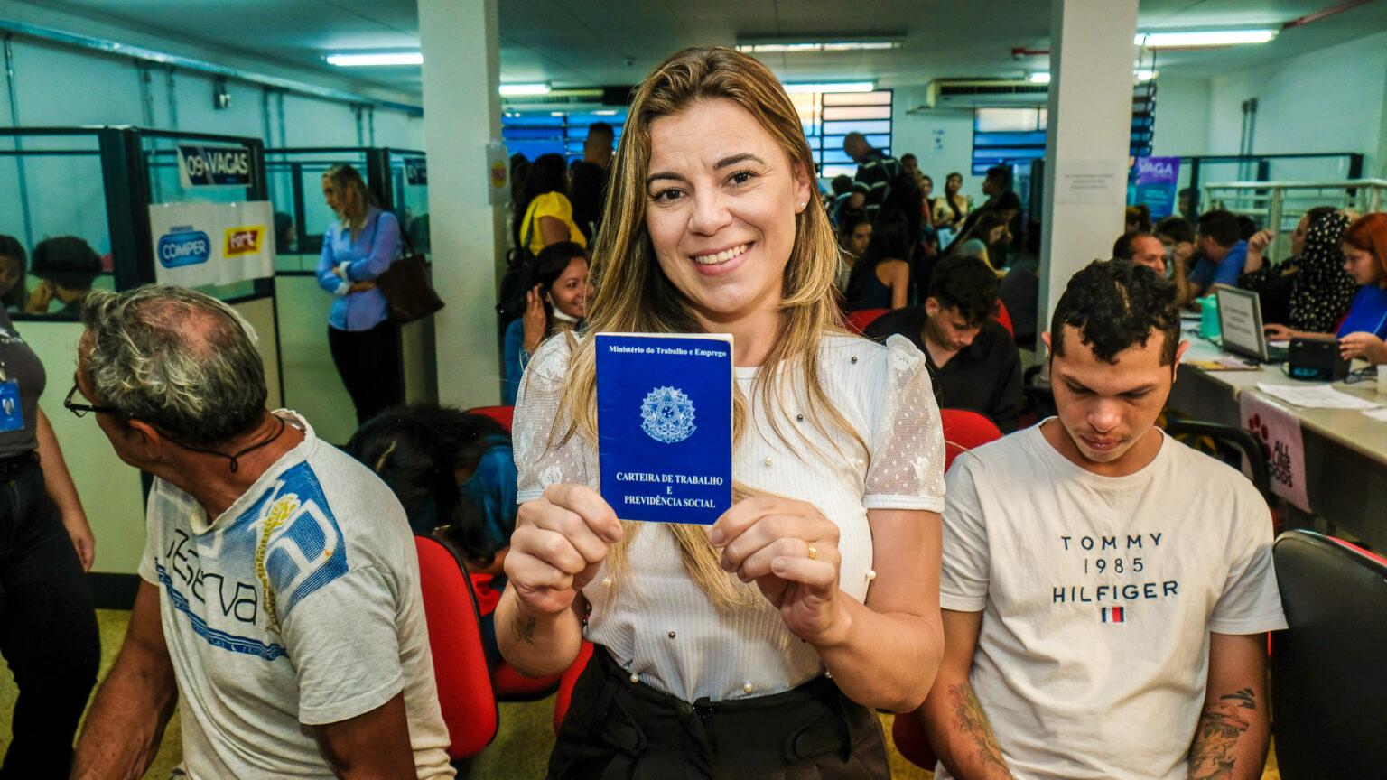 Funsat anuncia 1,9 mil vagas de emprego em 200 funções nesta sexta-feira.