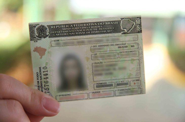 Alerta: promessa de CNH sem aulas, exames e nem provas é golpe com entrega de documento falso.