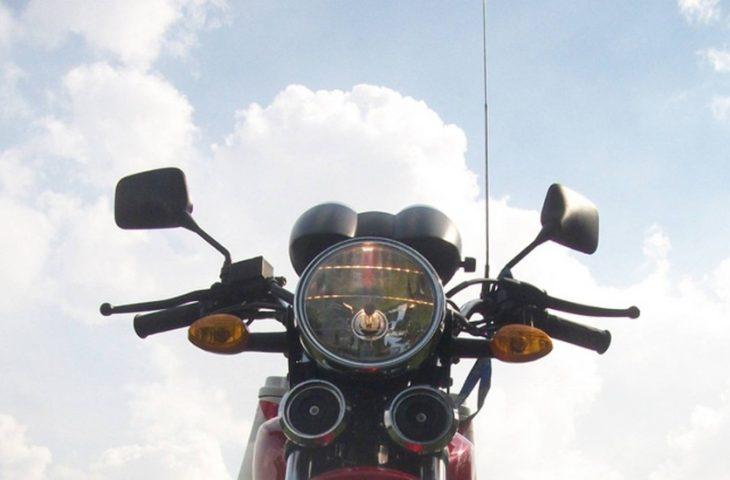 Antena corta pipa é recomendada pelo Detran para prevenir acidentes com motociclistas.