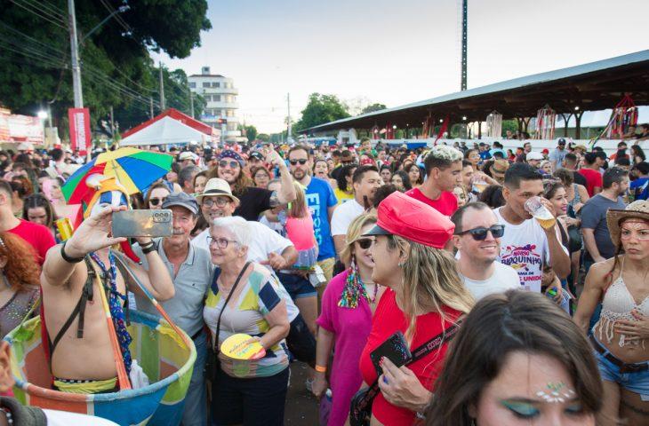 Carnaval de rua em Mato Grosso do Sul mostra a força do interior do Estado.
