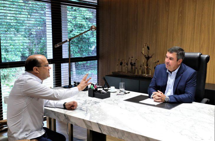 Com projetos e planejamento para 2024, Riedel retoma função e reconhece atuação do vice-governador.