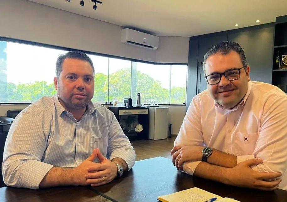 Deputado assume PL com especulação sobre vice para esposa e possibilidade de conflito no partido.