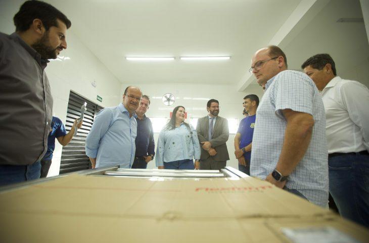 Em Naviraí, Governo de MS entrega Núcleo Regional de Medicina e anuncia ampliação do aeroporto.