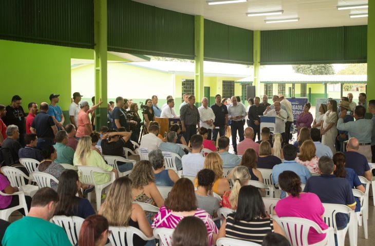 Escola, obras de saneamento e asfalto são entregues pelo Governo de MS em Amambai.