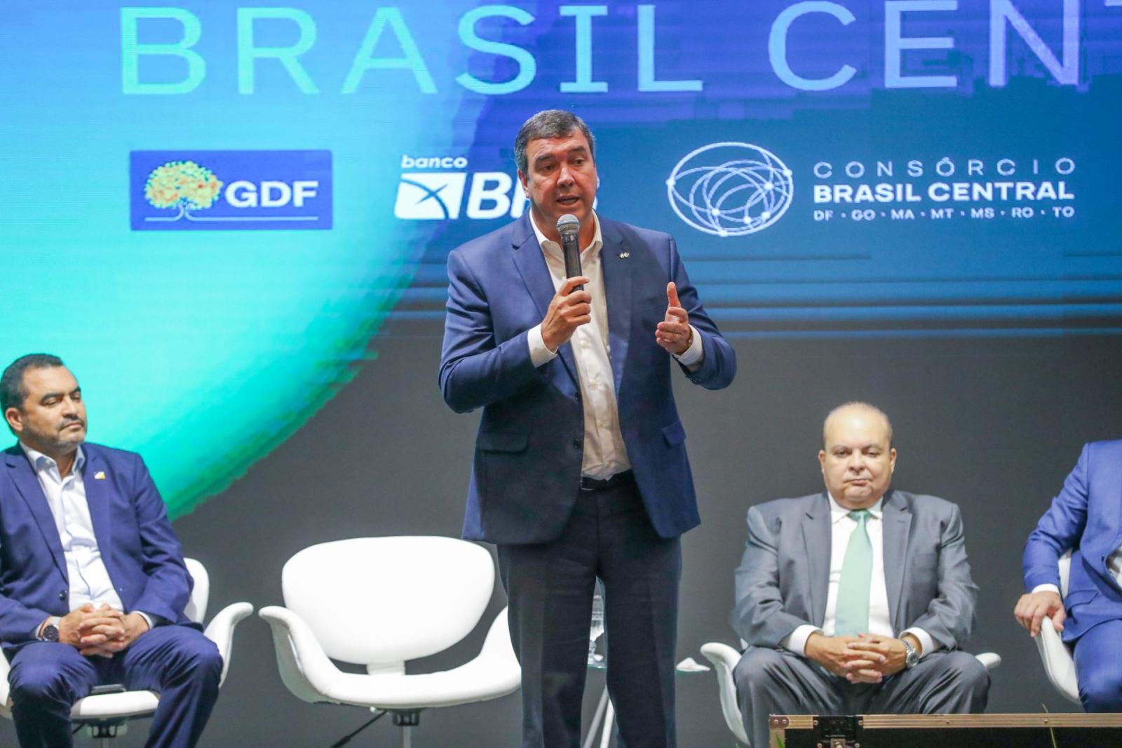Fórum dos Governadores: Eduardo Riedel destaca que Mato Grosso do Sul caminha para erradicar a extrema pobreza.