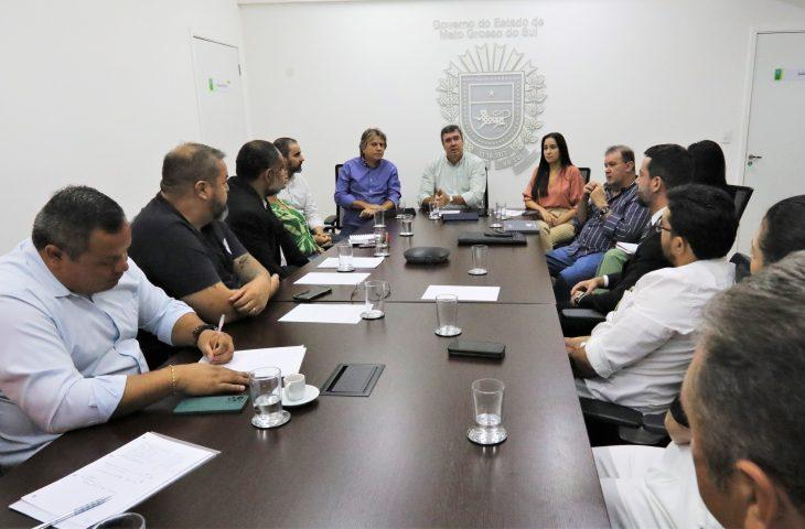 Governador Eduardo Riedel de Mato Grosso do Sul  recebe representantes do Fórum dos Servidores para discutir questão previdenciária.