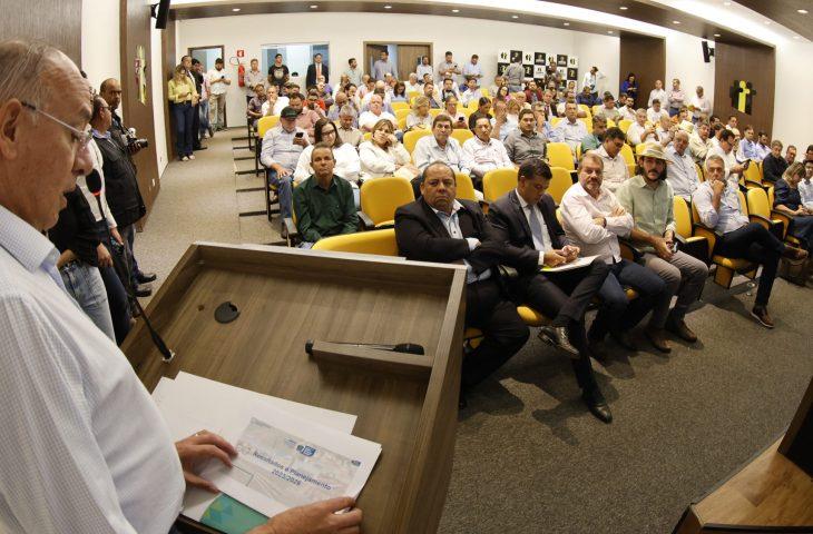 Governo de Mato Grosso do Sul anuncia R$ 966 milhões para infraestrutura urbana em 2024.