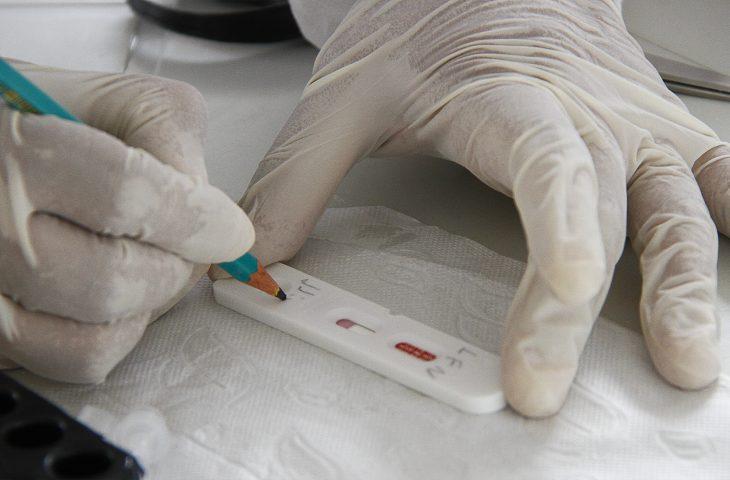 MS registra 275 novos casos de covid na primeira semana epidemiológica do ano.