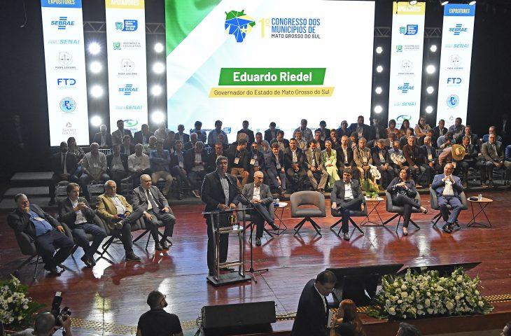 Municipalista: Governador Eduardo Riedel do Mato Grosso do Sul  repassou mais de R$ 5 bilhões aos 79 municípios em 2023.