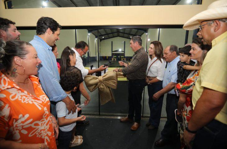 Na inauguração de escola com apoio do Governo, obra na MS-289 é anunciada em Amambai.