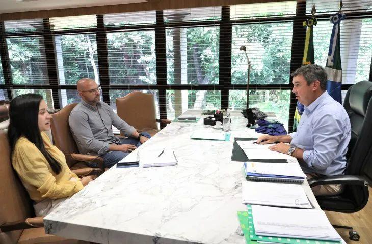 O Governador Eduardo Riedel abre 202 vagas para professores aprovados em concurso público.