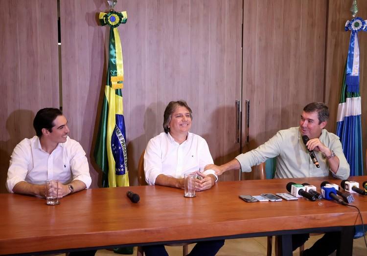 Governador  Eduardo Riedel oficializa saída de Caravina, e novo secretário de Governo assume hoje dia 31 de Janeiro.
