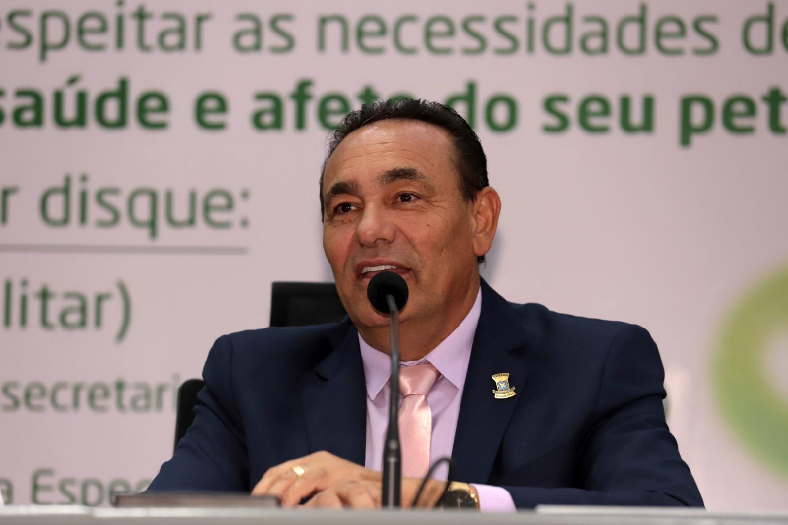 Sem chance na disputa pela prefeitura, Carlão se “oferece” como candidato a vice-prefeito.
