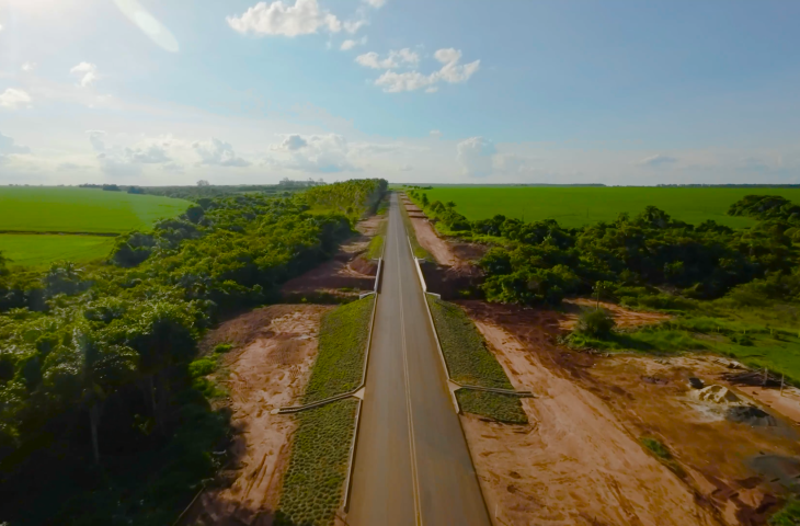 Asfaltada, rodovia entre Copo Sujo e Cabeceira do Apa favorece agropecuária da fronteira.