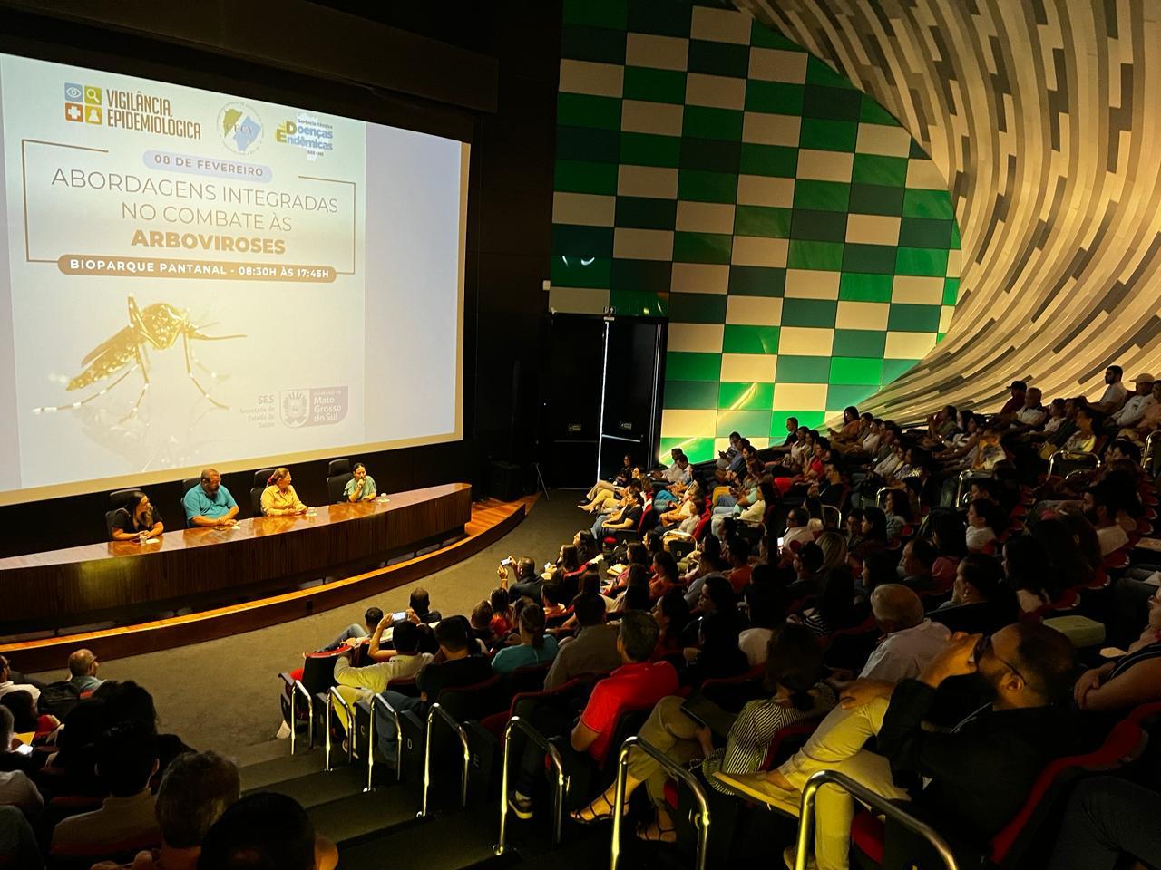 Autoridades em saúde pública discutem avanços no trabalho contra dengue e demais arboviroses.