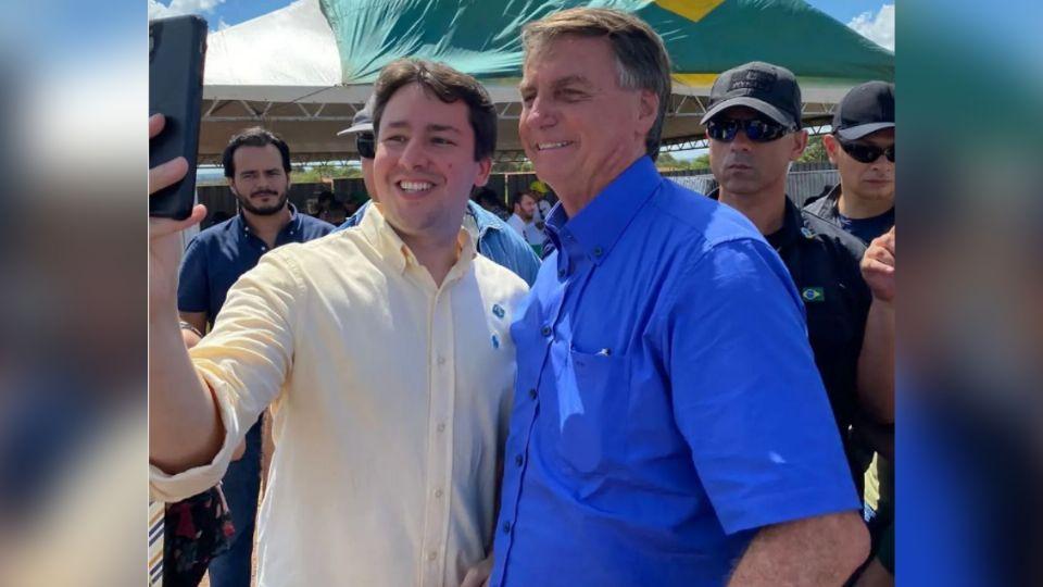 Bolsonaro anuncia deputado João Henrique como possível candidato do PL na Capital.