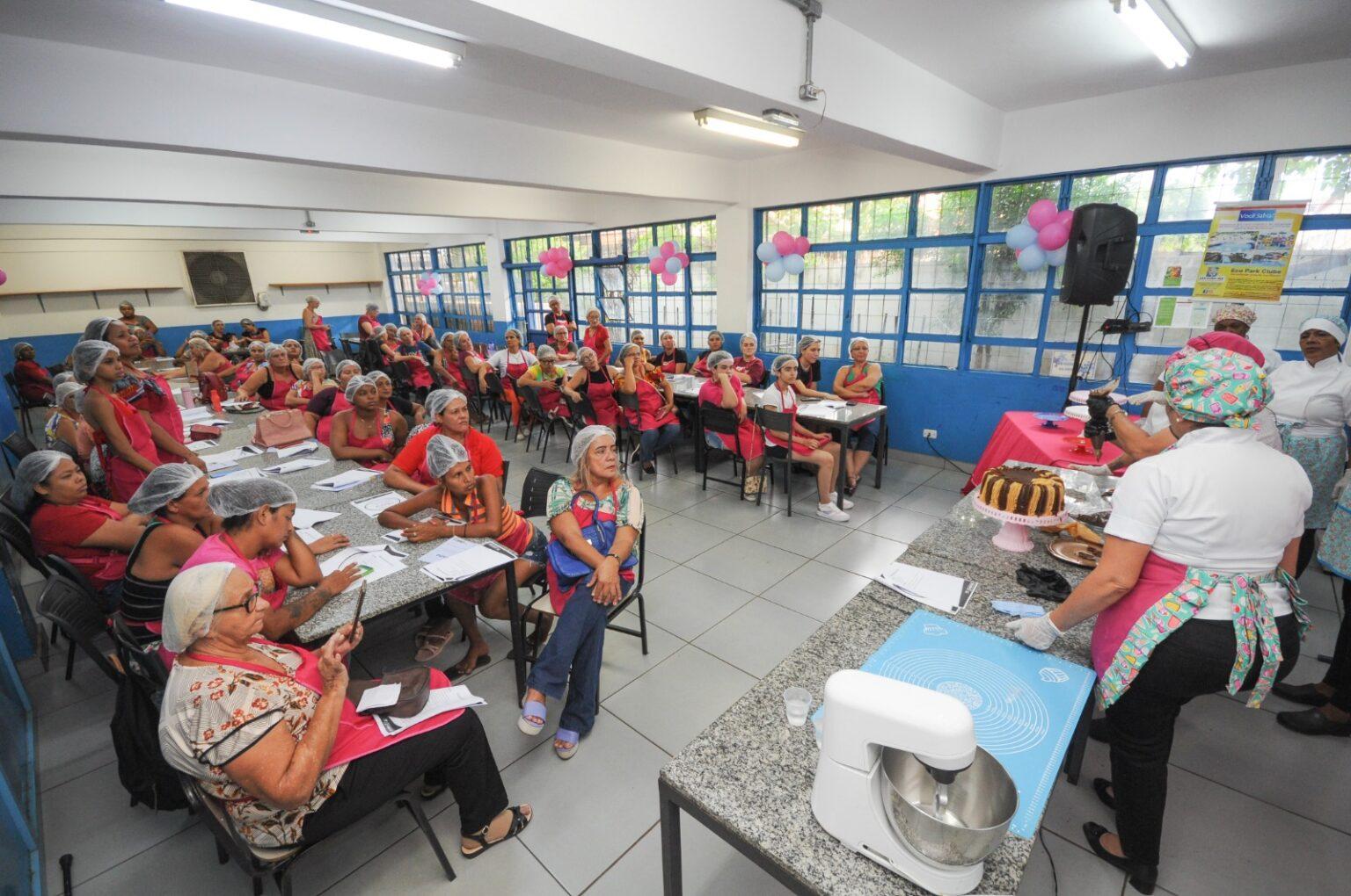 FAC leva oficina “Maratona de Bolo de Aniversário” para as sete regiões da Capital.