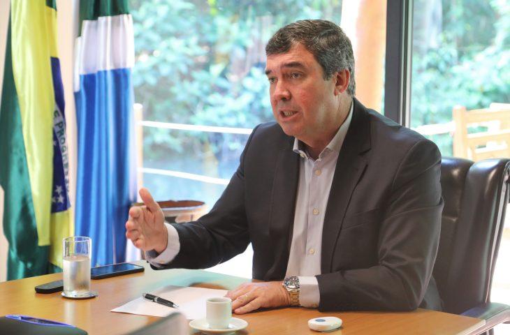 Governador Eduardo Riedel inicia 2º ano considerado bom ou ótimo por 41% na Capital, diz Ranking.