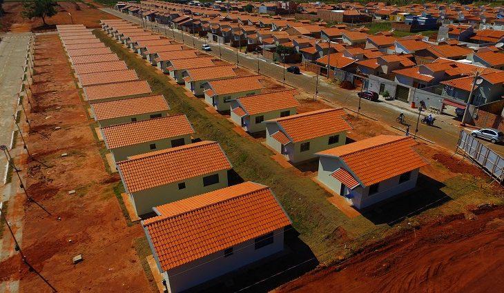 Governo de MS amplia subsídios para beneficiar famílias com a casa própria.