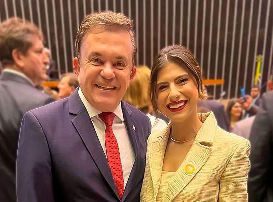 O partido do PT tenta fortalecer Camila e Vander reforça dúvida em candidatura.
