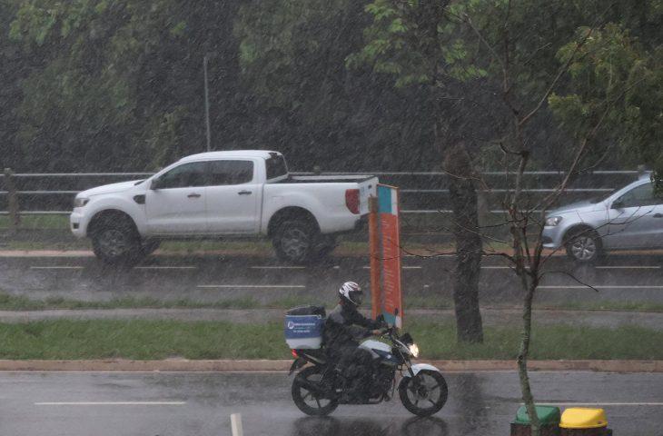 Quinta-feira tem tempo instável e maior probabilidade de chuva dos últimos dias.