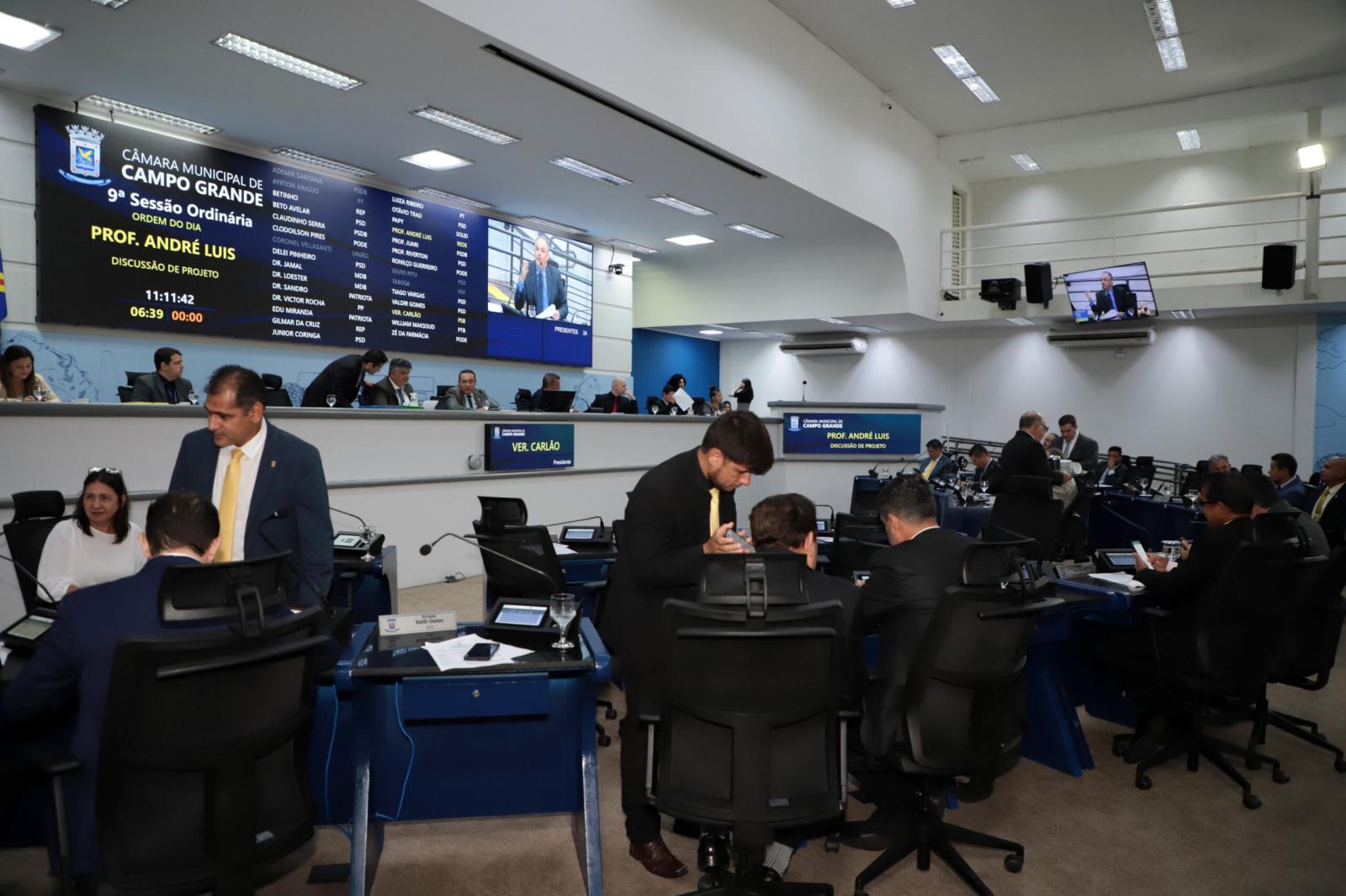 Câmara da Capital inicia janela com mais da metade dos vereadores negociando troca de partido.