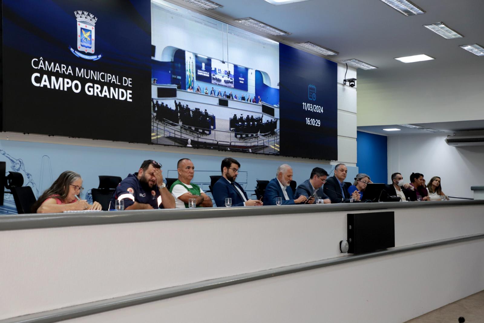 Câmara reúne autoridades e especialistas para discutir situação do Samu na Capital.
