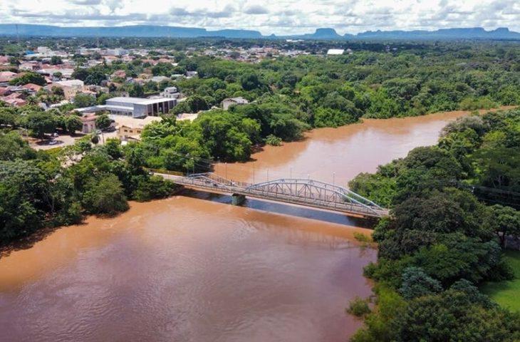 Dia Mundial da Água: Sanesul e PMA participam de mutirão de limpeza do rio Aquidauana.