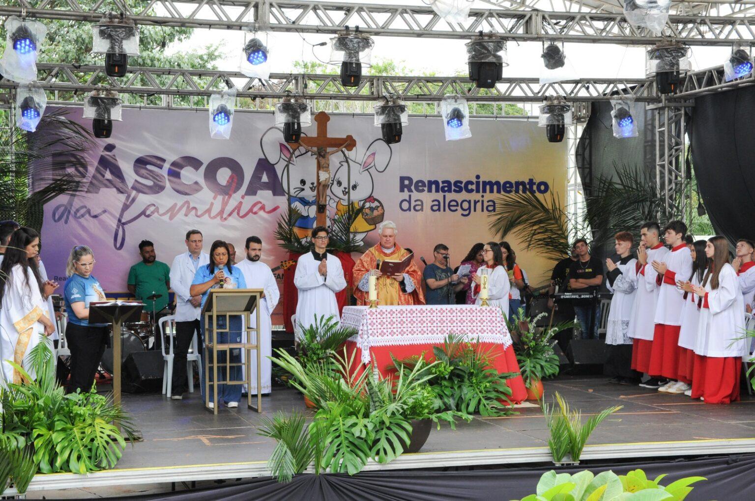 Domingo de Ramos é celebrado com procissão e missa em Campo Grande.