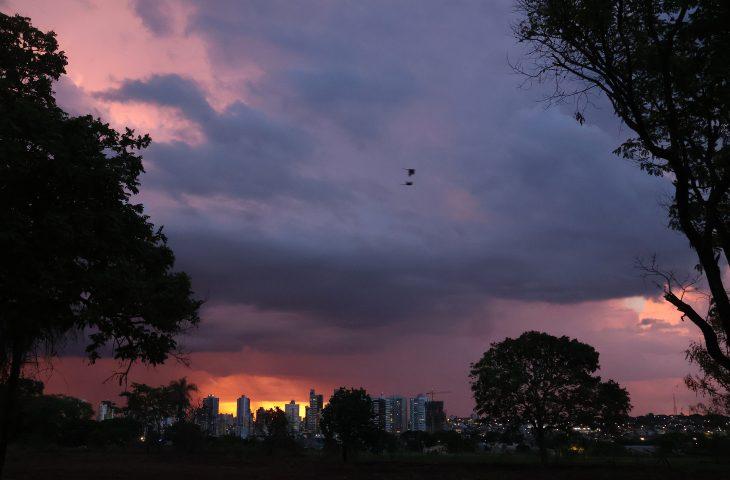 Frente Fria trará mudanças climáticas a MS: chuvas e redução de temperatura são previstas.