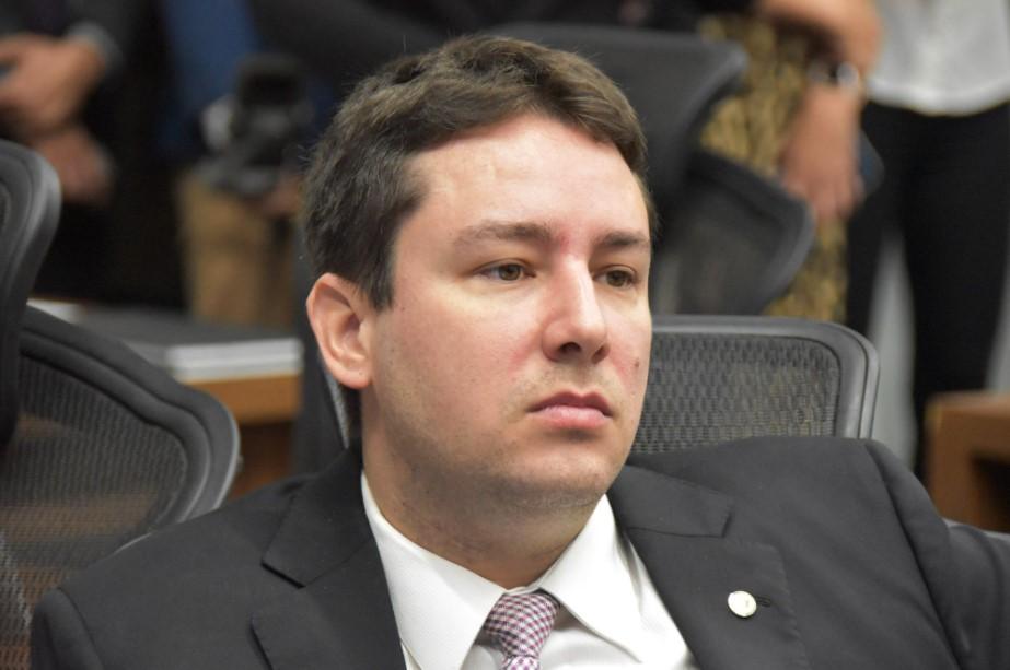 João Henrique mantém candidatura e quer enfrentar  Tavares na convenção do PL.