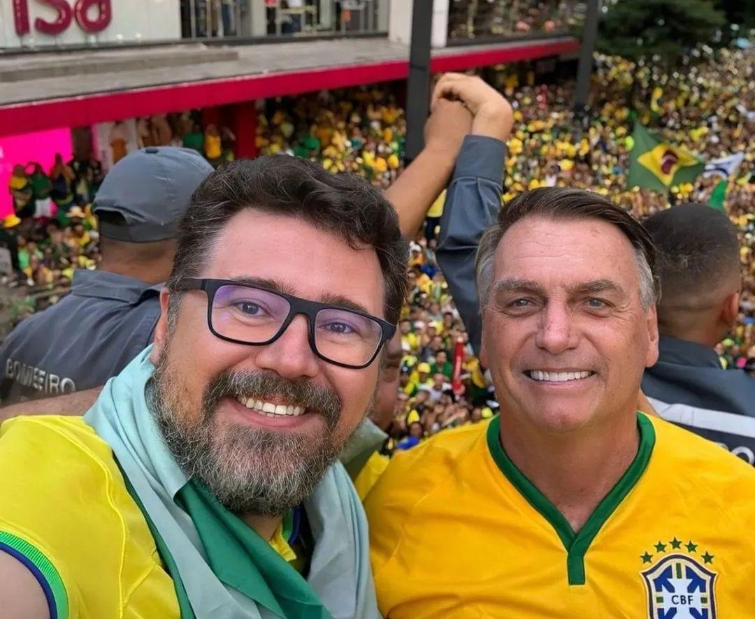 Pré-candidatos que queriam ocultar Bolsonaro perderão legenda no PL.