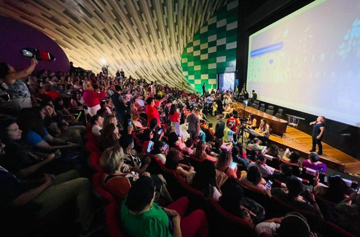 Subsecretaria entrega Selo Social Empresa Amiga da Mulher em encontro de gestoras.