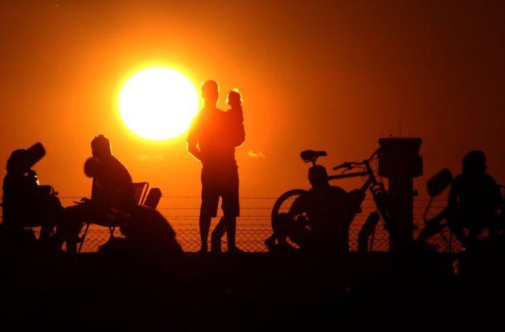 Temperaturas acima da média e baixa umidade do ar geram alerta em nova onda de calor.