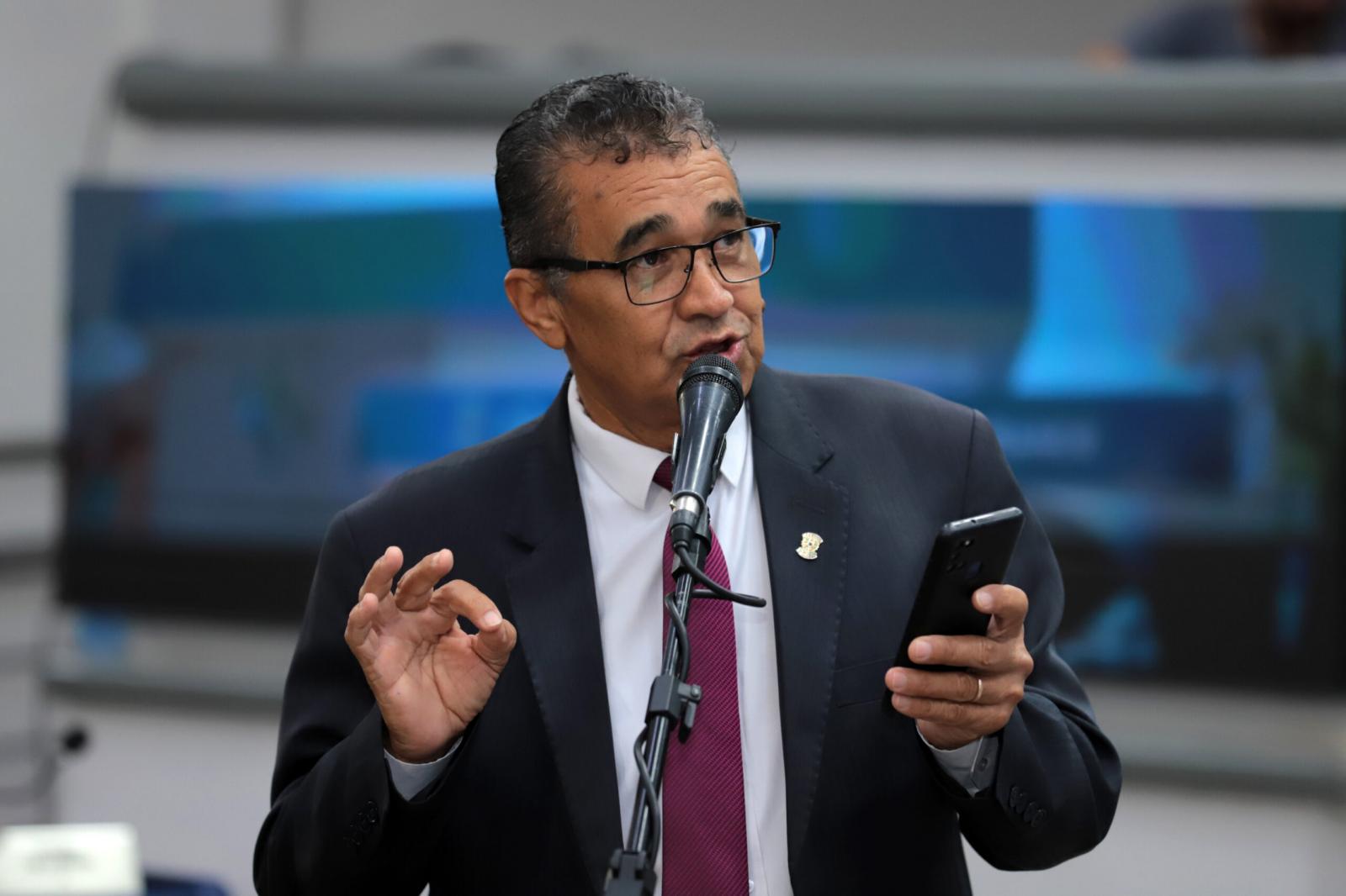 Vereador Ayrton Araújo condena agressão à criança negra, pede mais segurança nas escolas e se solidariza com a diretora da escola Iracema.