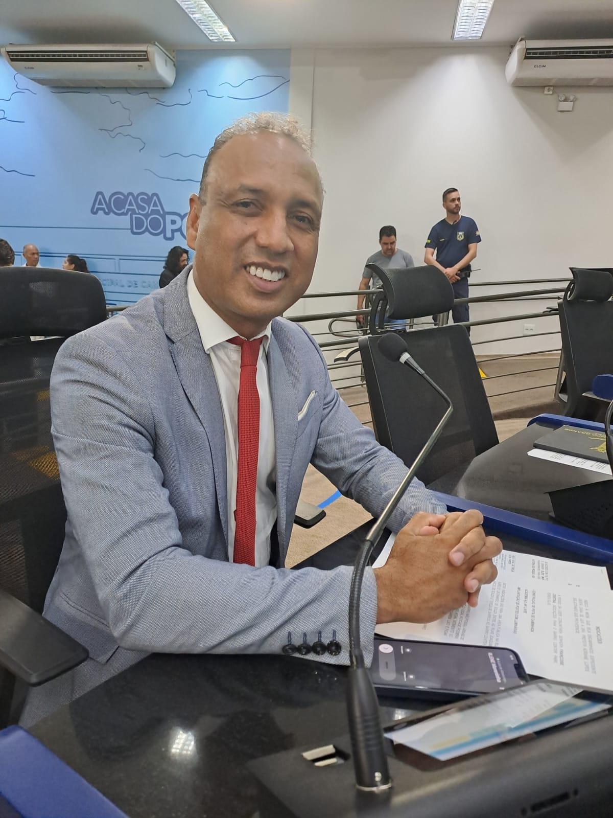Vereador Junior Coringa propõe melhorias para o Bairro Center Park a pedido da líder comunitária. 