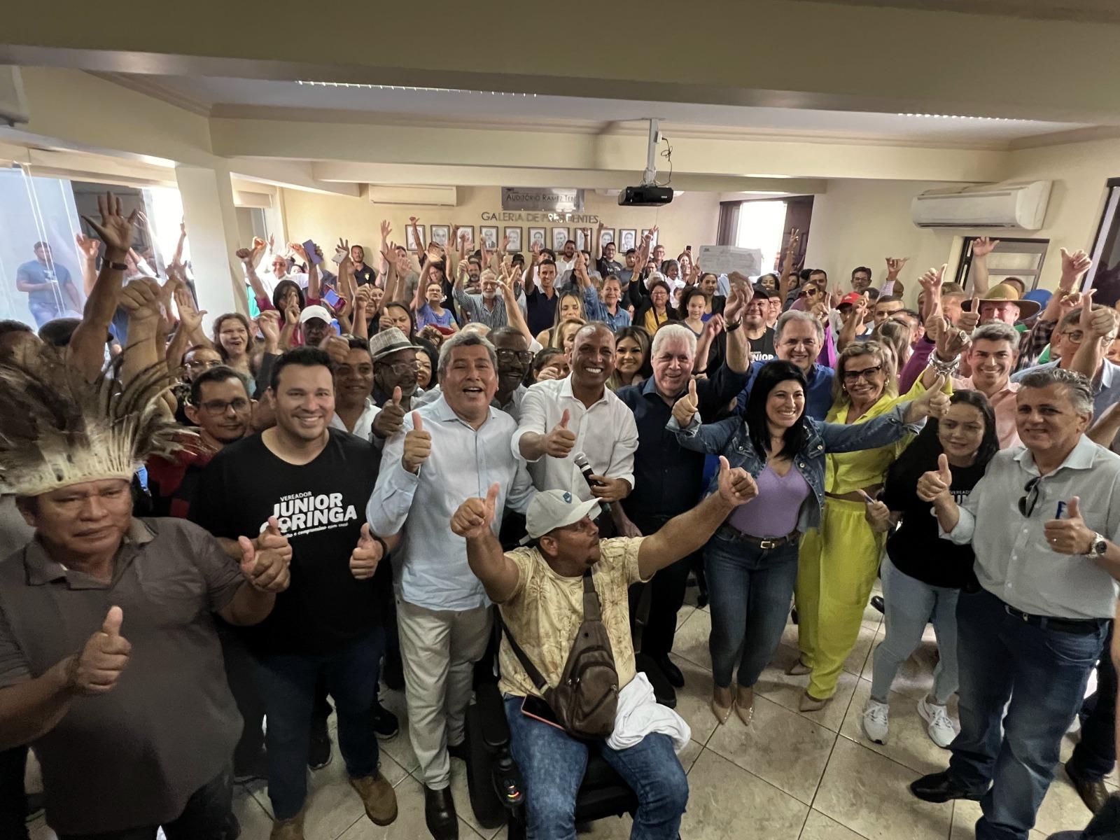 Vereador Junior Coringa se filia ao MDB e agrega mais de 300 novos membros ao partido em ato histórico.