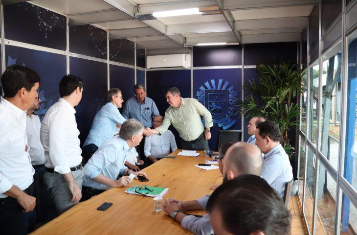 Governador recebe setores produtivos em gabinete itinerante na Expogrande.