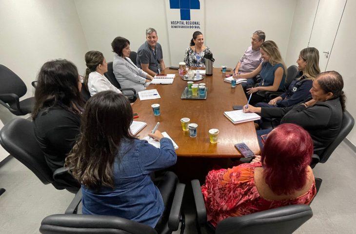 Hospital Regional e São Julião debatem manutenção de convênio para oferta de leitos.