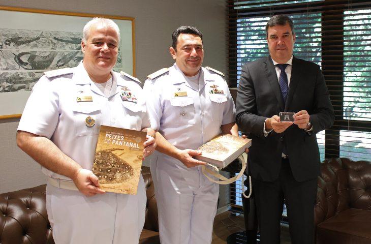 Parceria entre Governo de MS e Marinha possibilita pesquisa, atendimento médico e combate a incêndios.