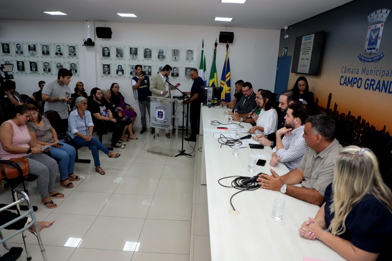 Representantes de sindicatos e associações cobram cumprimento de leis durante audiência pública.