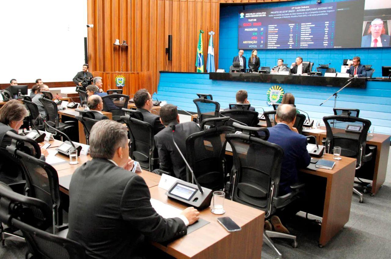 Servidores da Assembleia terão aumento no salário e auxílio-alimentação e transporte.