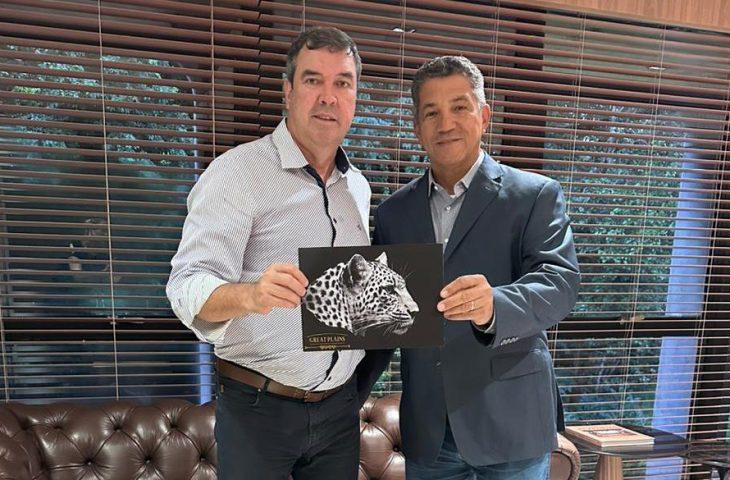 Turismo sustentável: empresários que vão investir no Pantanal convidam Riedel para conhecer safári na África.