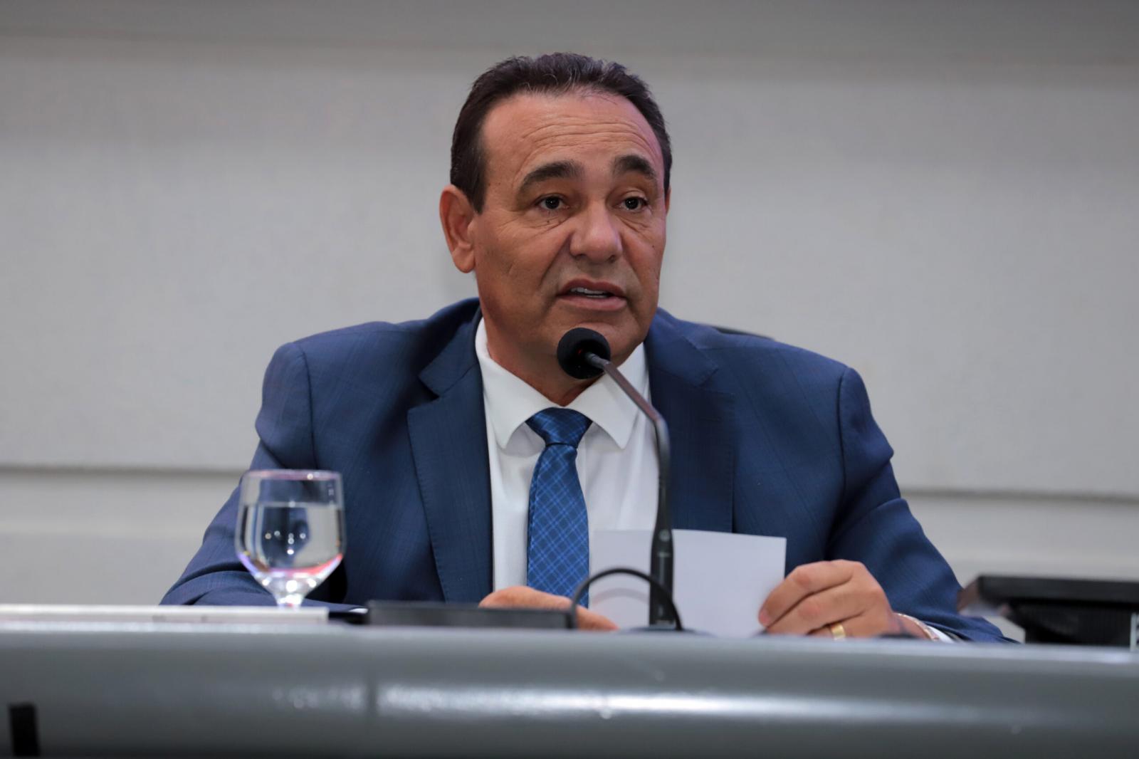 Acuado, Carlão alimenta disputa pela vaga do PSDB de olho em mais espaço.